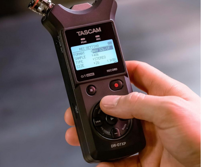 Портативний цифровий аудіорекордер Tascam DR-07XP
